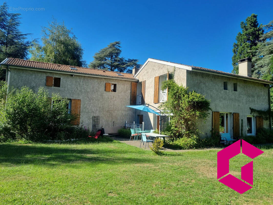 Maison à LE CHAMBON-FEUGEROLLES