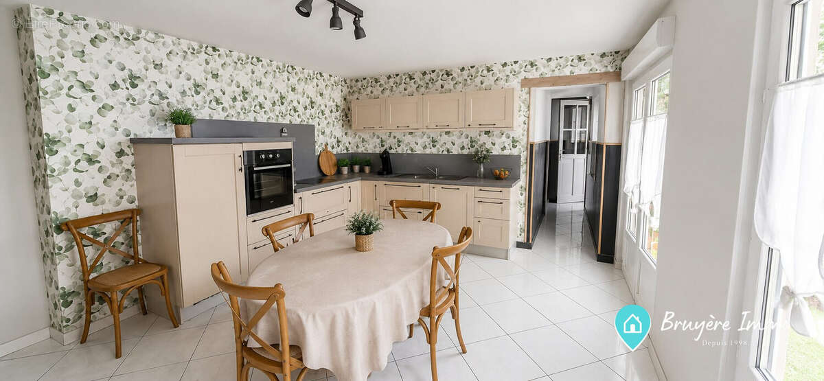 Maison 174 m² à Brunehamel  - photo 3