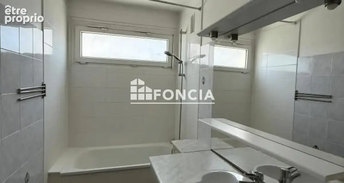 T4 74m² avec balcon, parking et cave – Proche RER A - photo 4