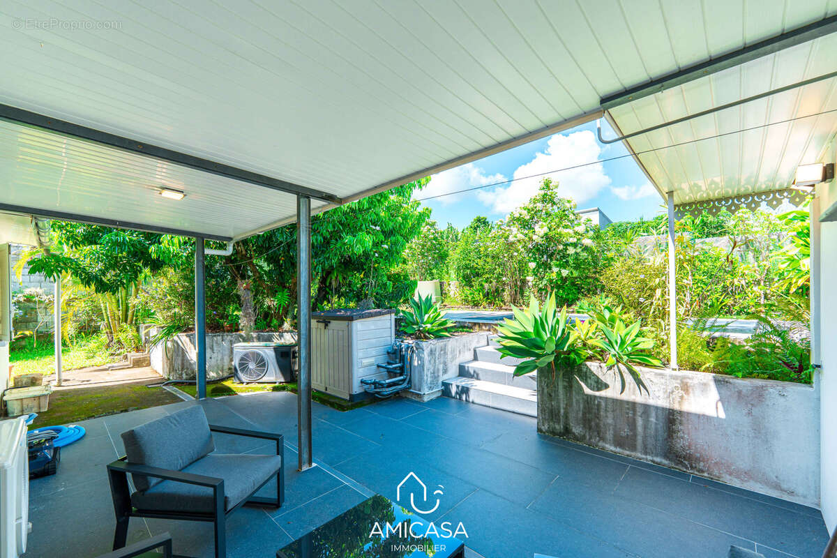 Saint benoit - villa plain-pied avec piscine sans vis-a-vis - photo 9