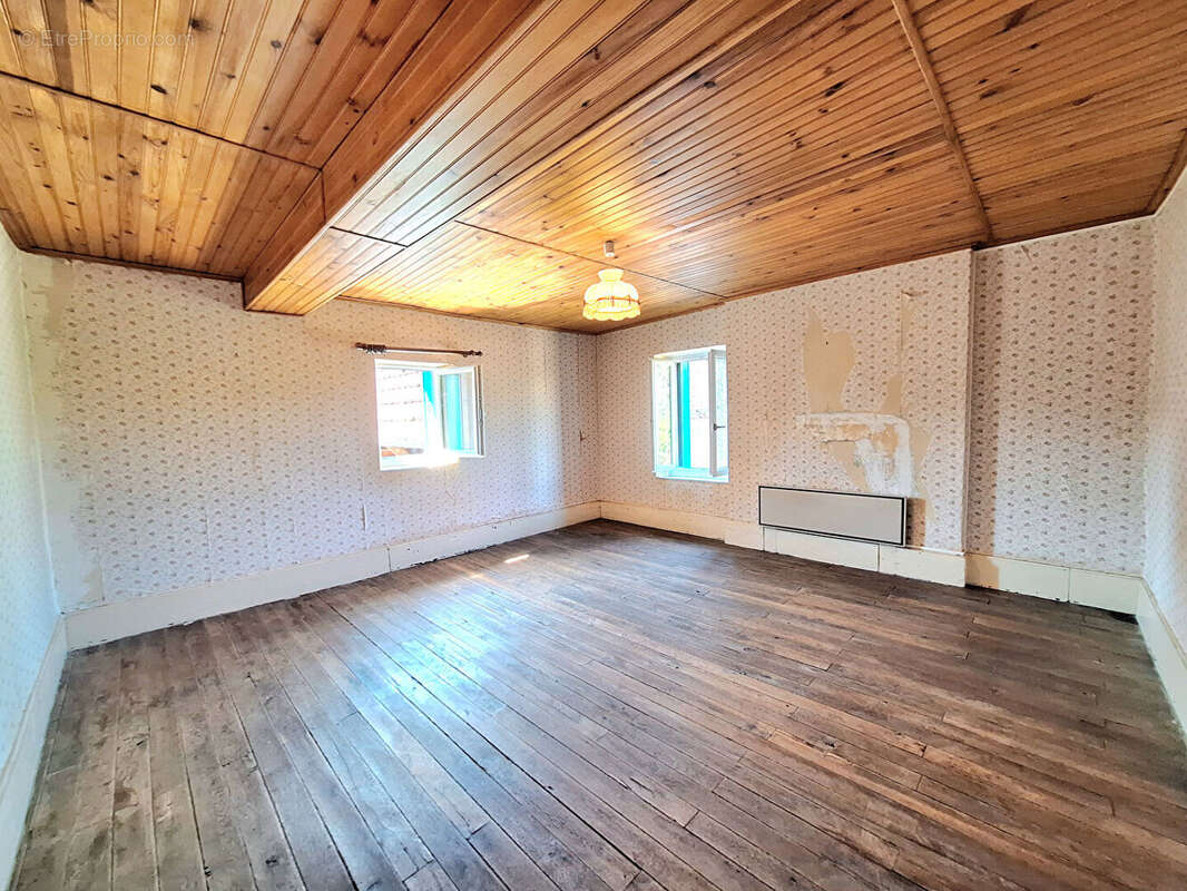 A vendre Grande maison à fort potentiel à Doyet - photo 14