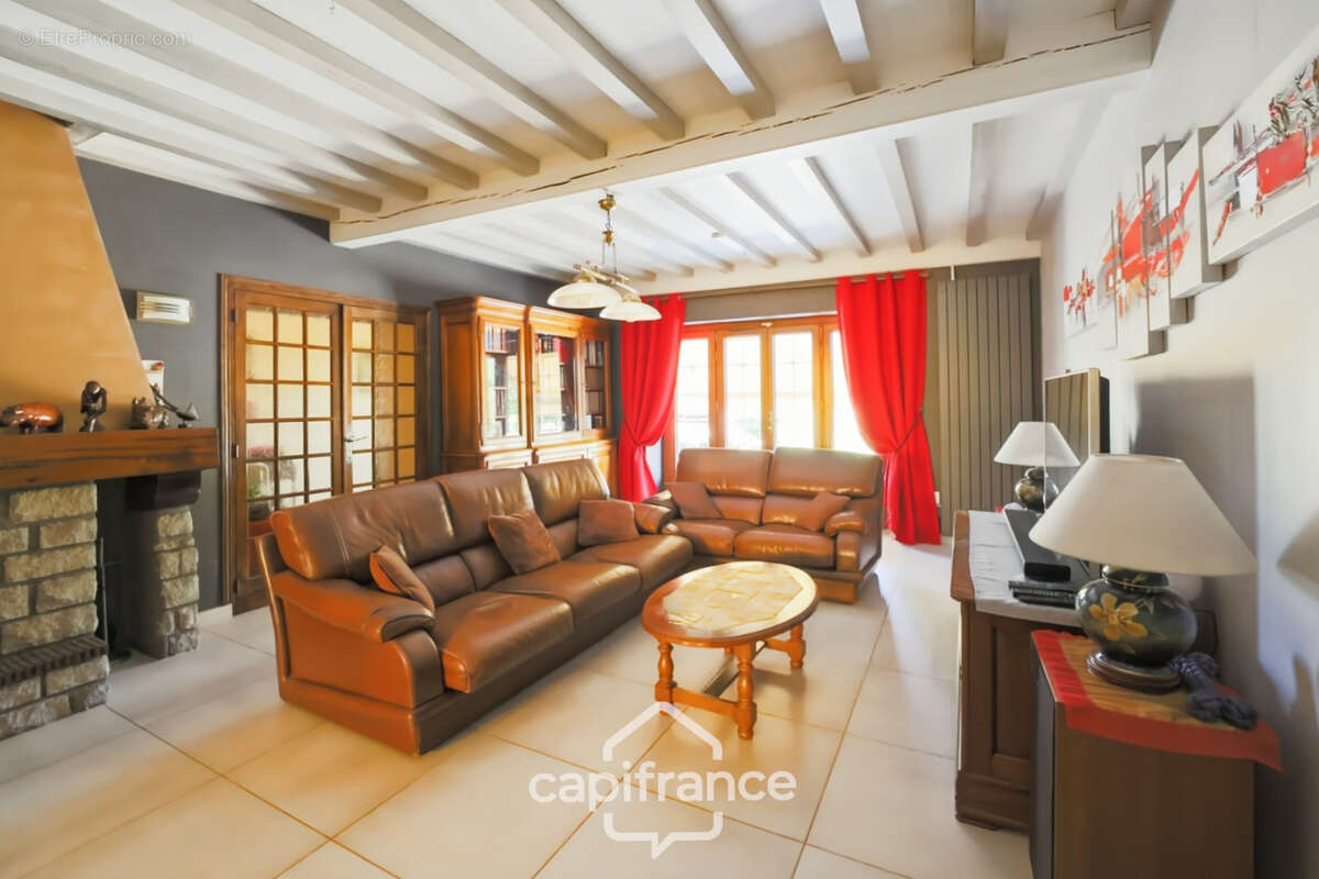 Maison en pierre au calme avec piscine, 5 chambres et plus de 1,6 hectare de terrain - Proche Lons-le-Saunier (39000) - photo 3