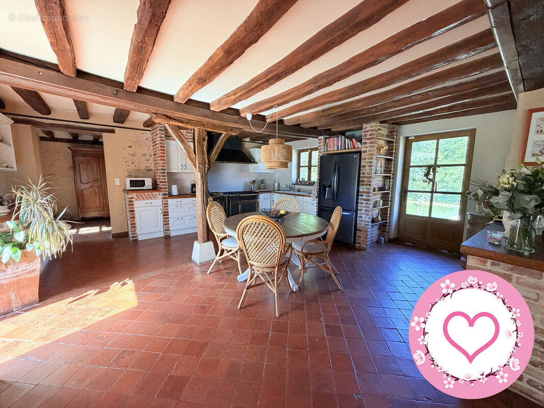 Maison 237 m² à Les Bordes  - photo 8
