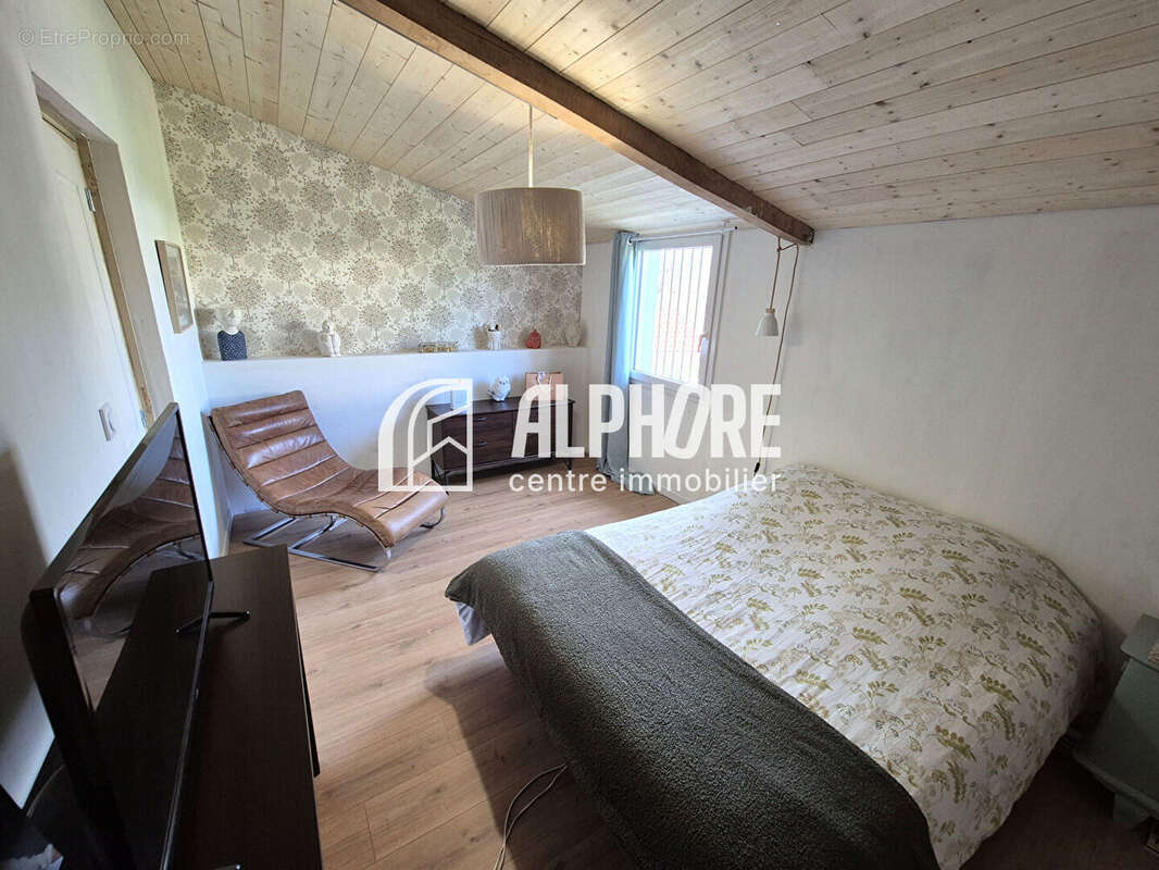 118m² habitable, 3 chambres, proximité commerces. - photo 6
