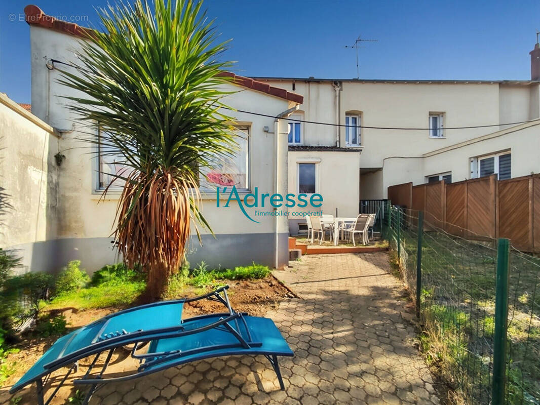 Maison à SAINT-PIERRE-MONTLIMART