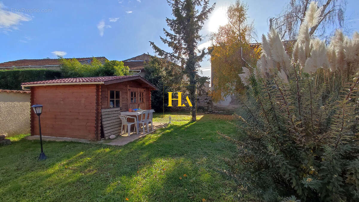 Maison à CHANOS-CURSON