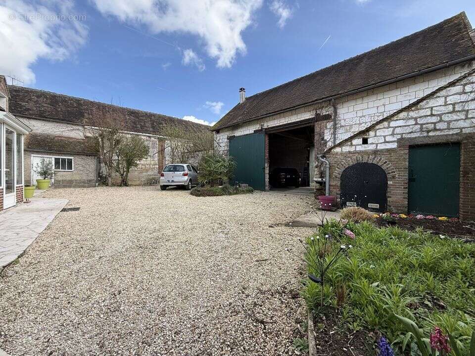 Maison à PONT-SUR-YONNE
