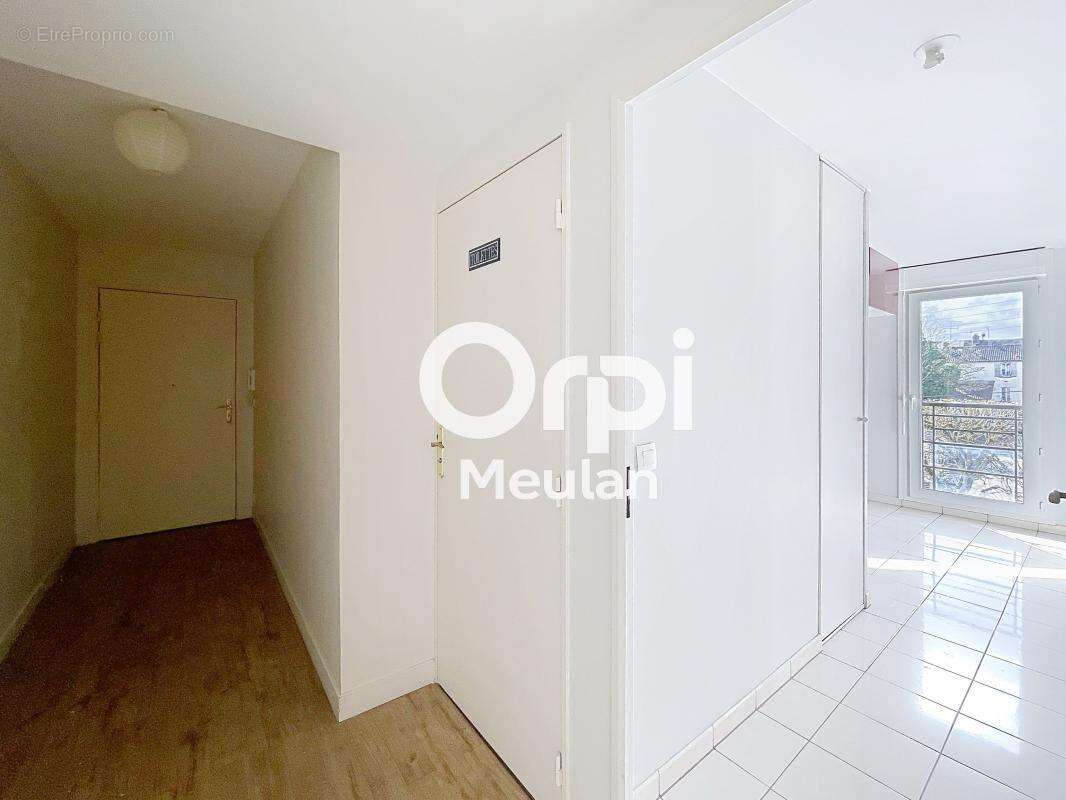 Appartement à LES MUREAUX