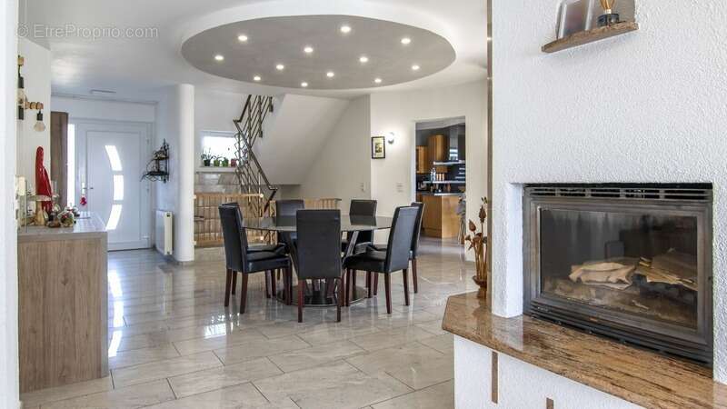 RANTZWILLER (68) : à vendre maison familiale 8 pièces avec jardin et piscine - photo 3