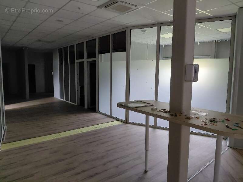 Commerce à GONDREVILLE