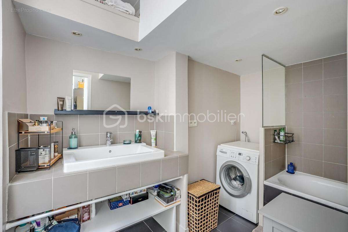 Appartement à PARIS-20E