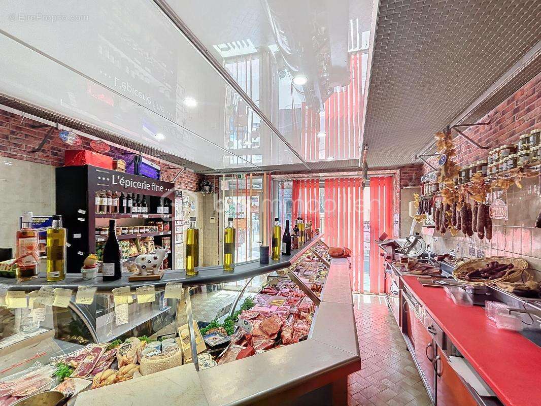 Commerce à PEZILLA-LA-RIVIERE