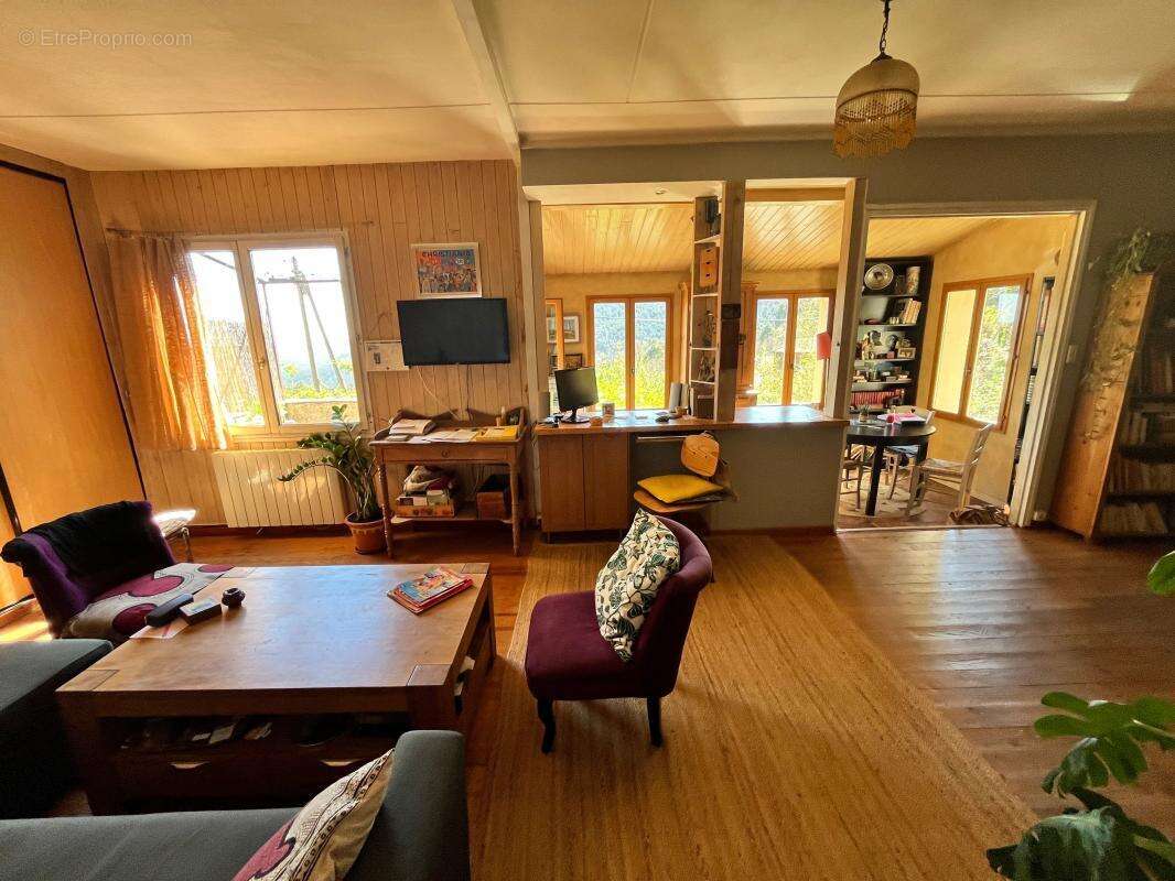 Maison à SAINT-PIERRE-SAINT-JEAN