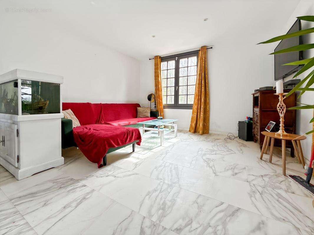  À VENDRE – DOUZILLAC (24190) Maison rénovée avec piscine – 156 m² habitables – Terrain clos de 1 326 m² – 195 000€ FAI - photo 10