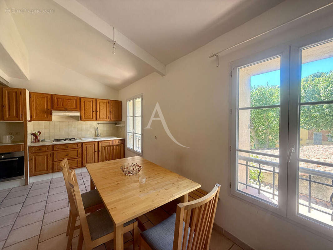 Type 4/5 au coeur du village de ginasservis proche parking et commodites - photo 2