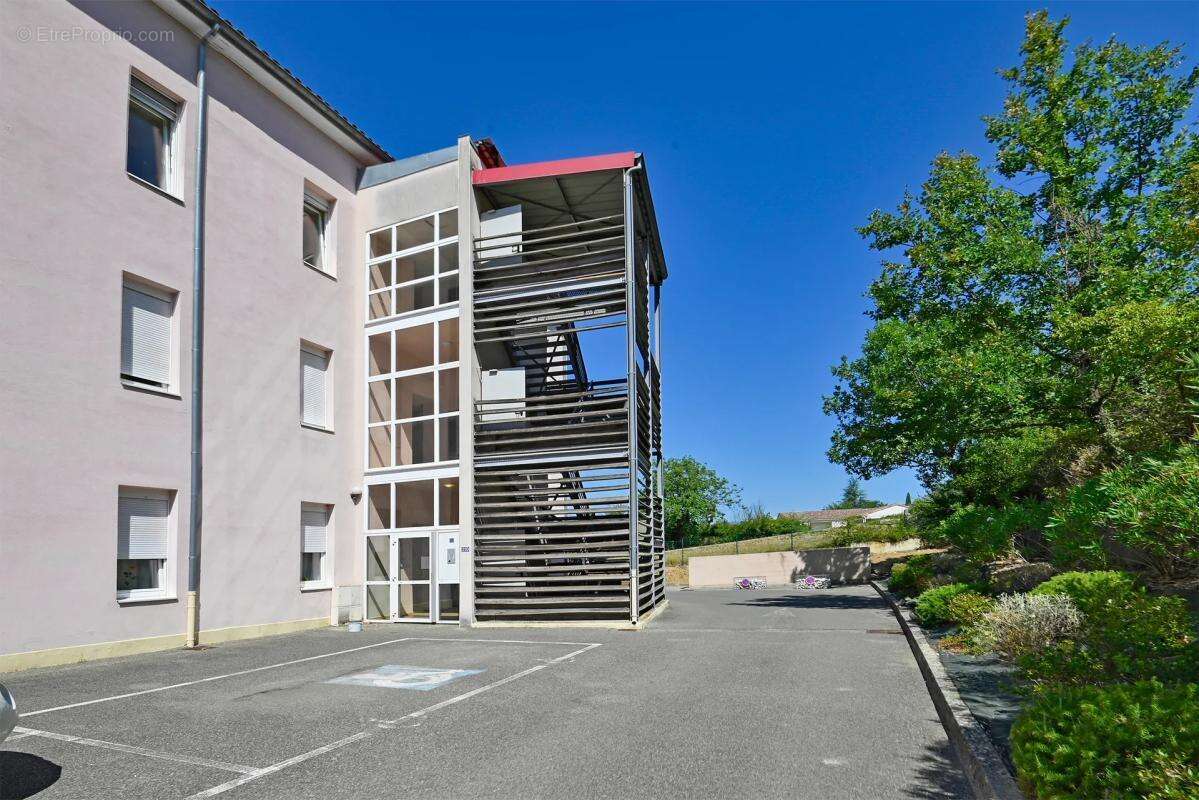 Appartement de 5 pièces de 98 m² à Ruoms - photo 2