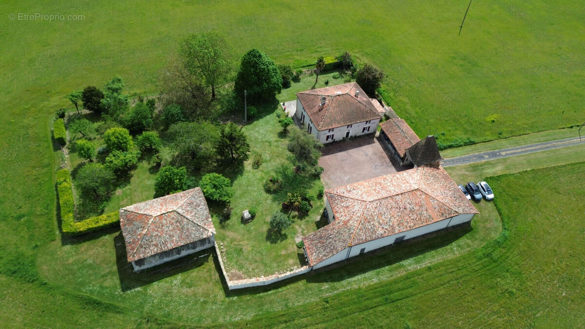 Maison à BARBEZIEUX-SAINT-HILAIRE