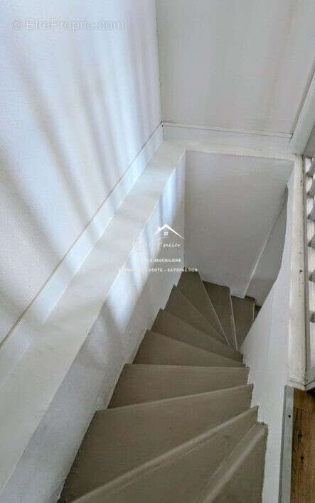 Accès au sous-sol - Maison à CHATELLERAULT