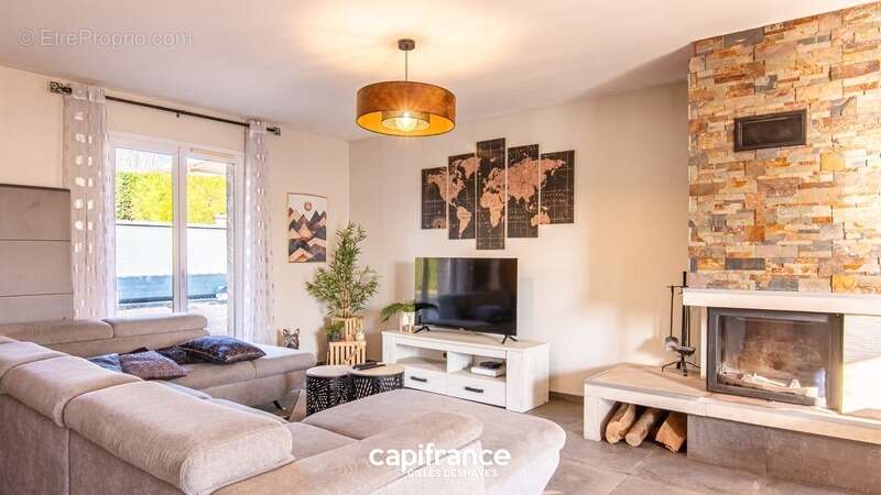 Maison à SAINT-ETIENNE-SUR-CHALARONNE