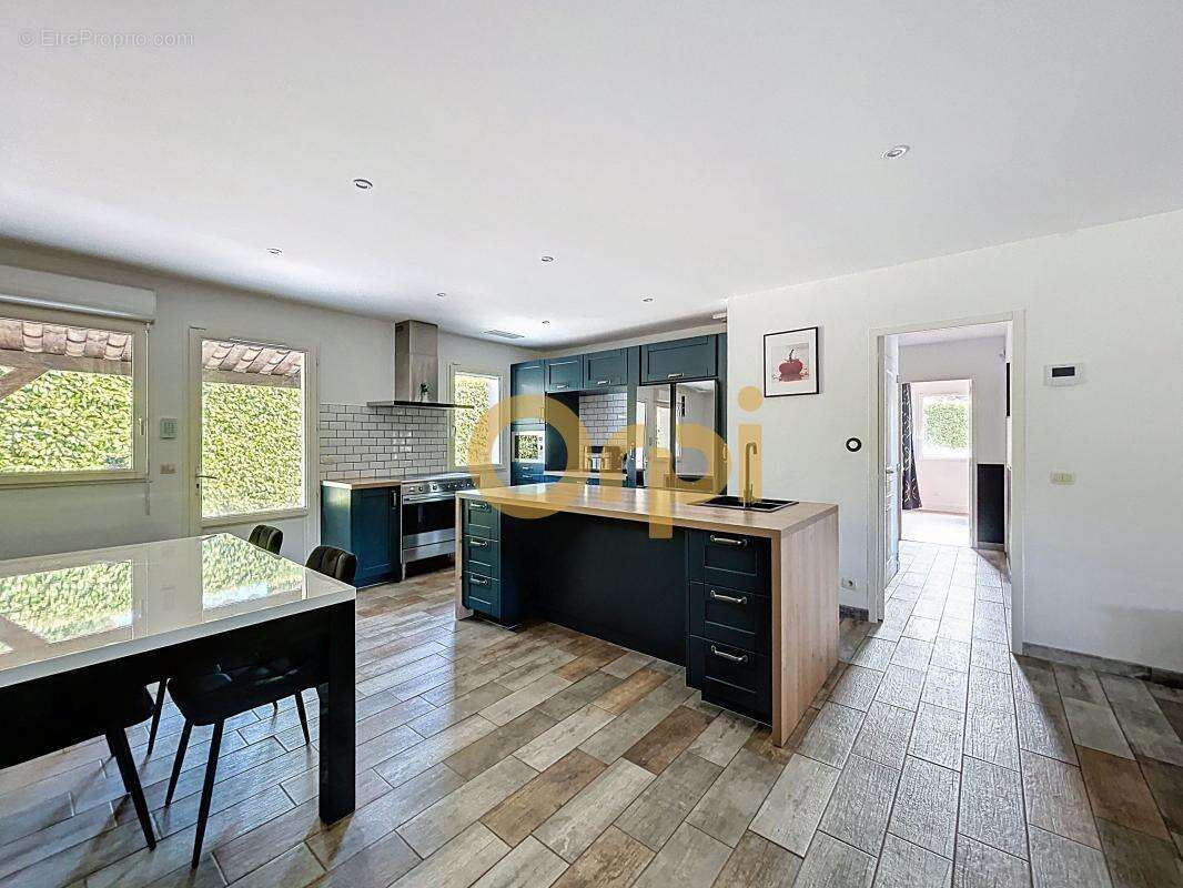 Maison à BAGNOLS-EN-FORET