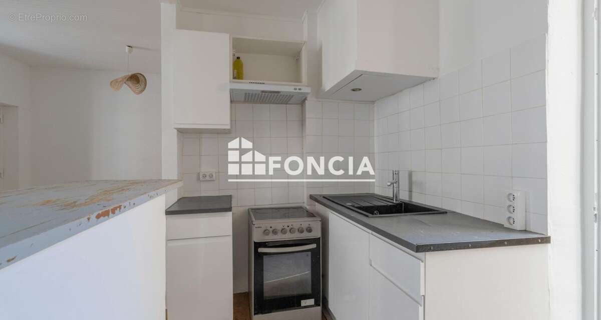 À vendre – T2 36 m² + une Cour de 7.5 m2 – Accès direct rue – Profession libérale autorisée – Marseille 6ᵉ - photo 3