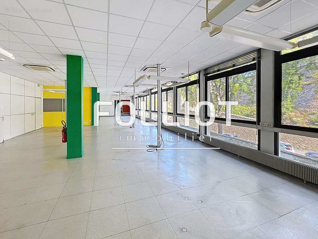 A vendre  saint lo  centre ville  50000   2500 m2 de bureaux - photo 8