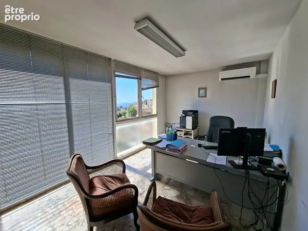 Bureaux 120m2 - 4 places de pkg privatives - photo 4