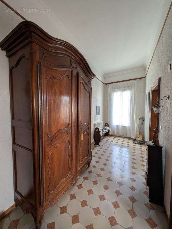 Maison à MONTBAZIN