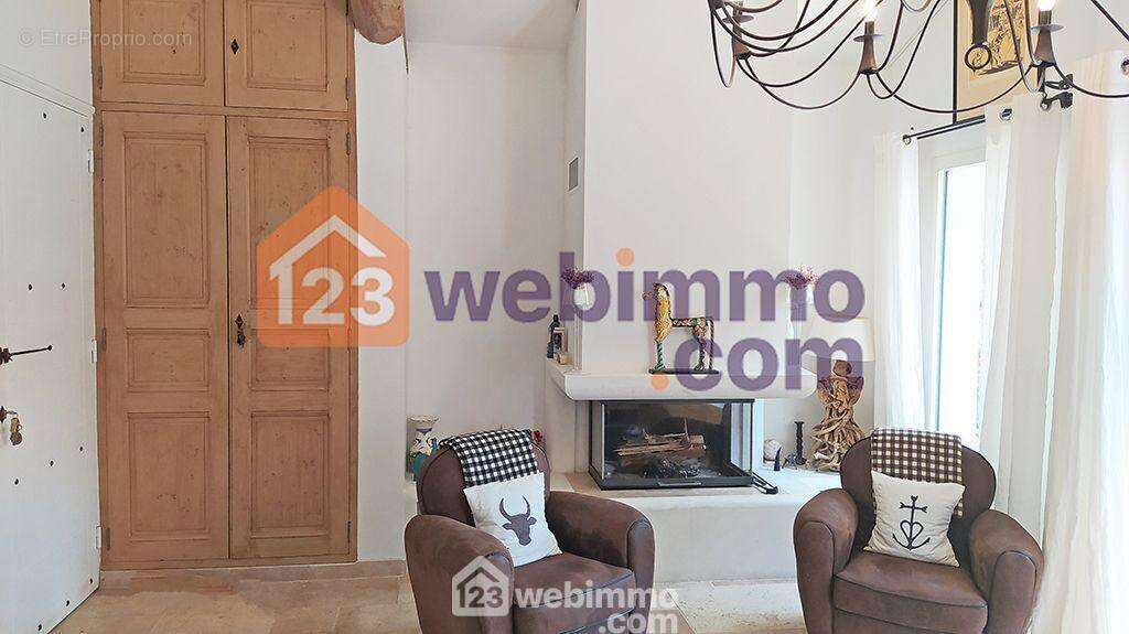 La pièce de vie - Maison à SAINTES-MARIES-DE-LA-MER