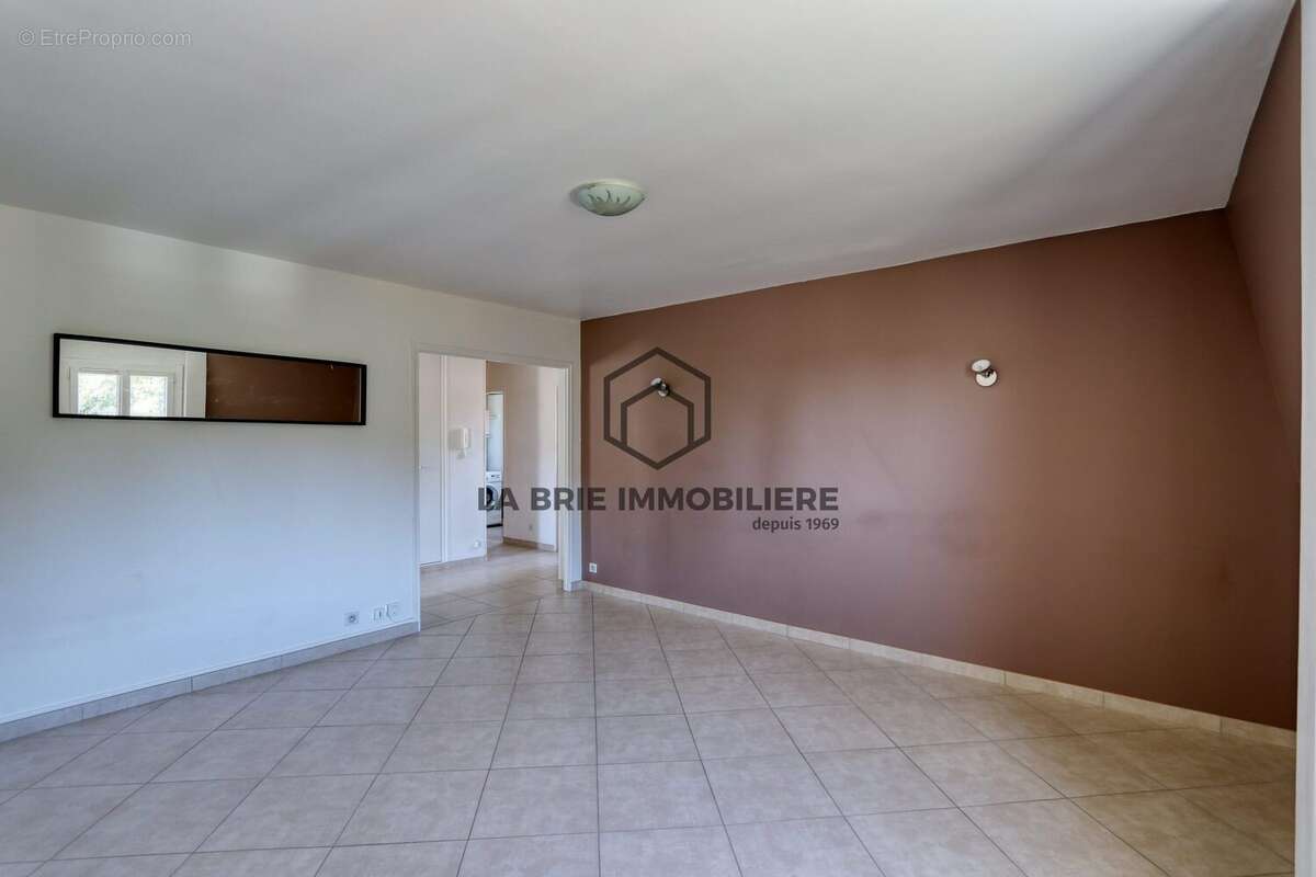 Appartement 49 m² à Mandres-Les-Roses  - photo 4