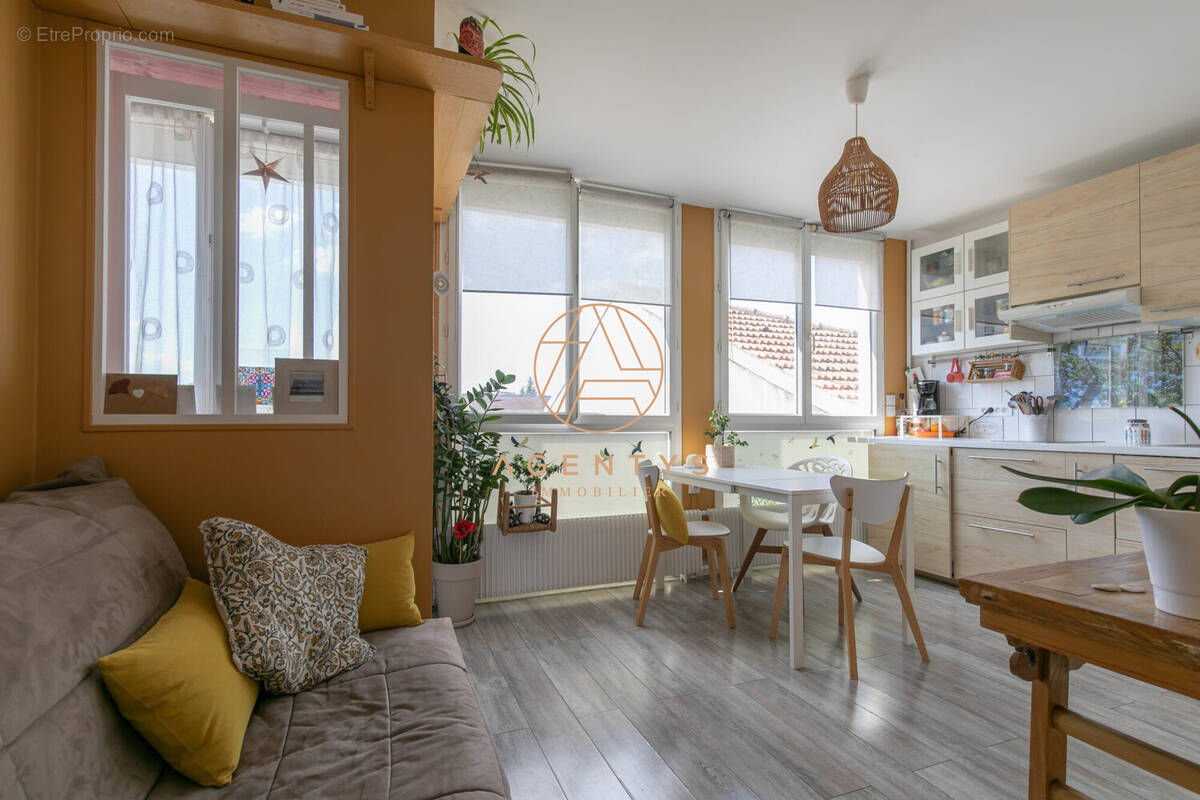 Appartement à SAINT-MAUR-DES-FOSSES