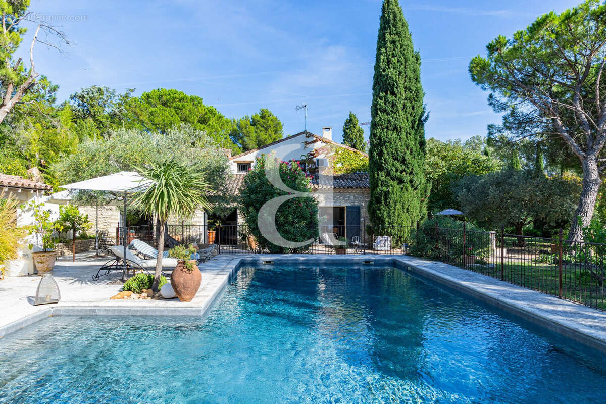 Maison 285 m² à Aramon  - photo 2