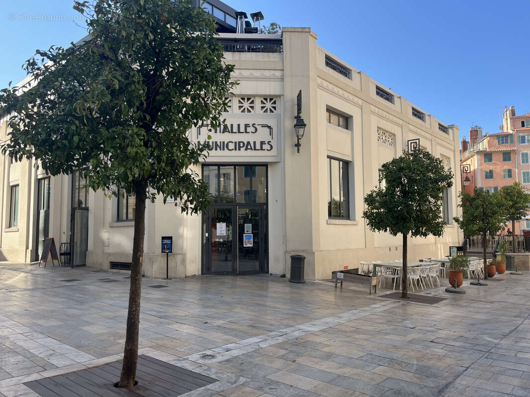 TOULON, Place des Halles, très bel immeuble rénové - photo 2