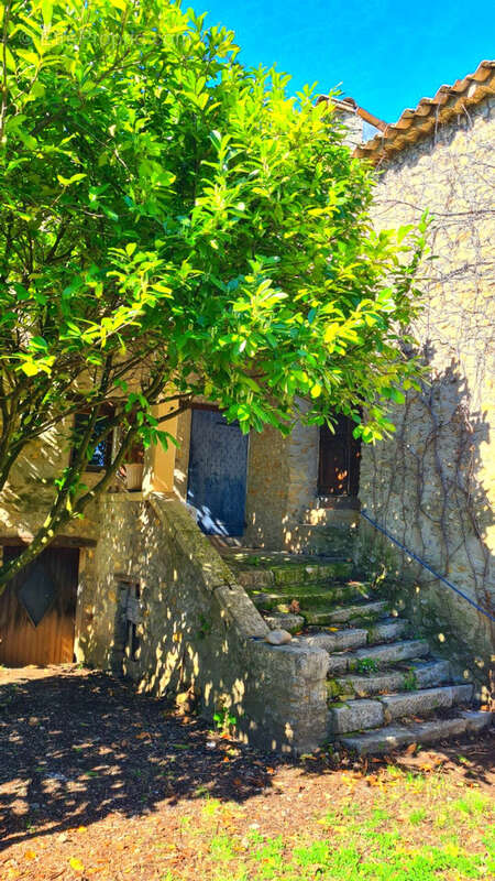 A VENDRE LURS Ancienne ferme en pierres de près de 200 m2  sur 1 ha 845 m2 - photo 3