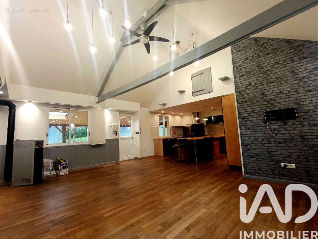 Maison 225 m² à Saint-Bonnet-La-Riviere  - photo 4