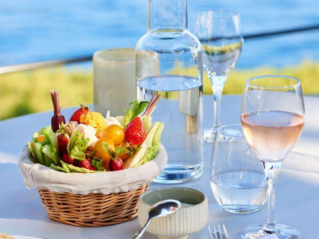 Commerce à VILLENEUVE-LOUBET