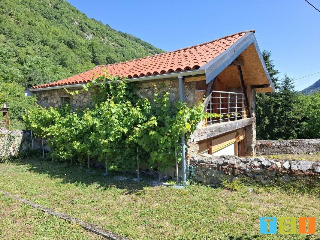 Vallée de la BAROUSSE: maison ancienne rénovée sur un terrain de 865 m². - photo 9