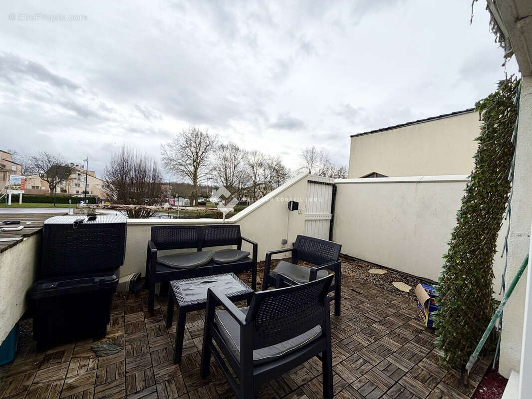 Appartement 92 m² à Nandy  - photo 3