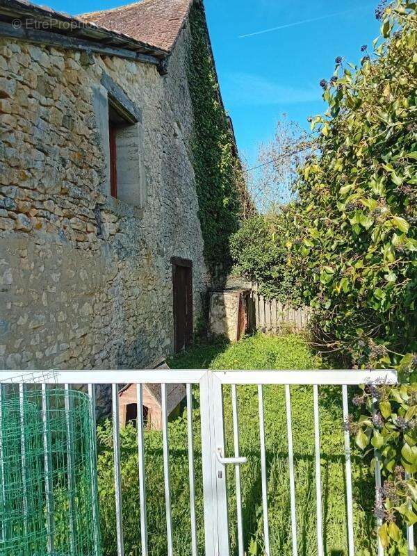 Commerce à SAINT-PARDOUX-LA-RIVIERE