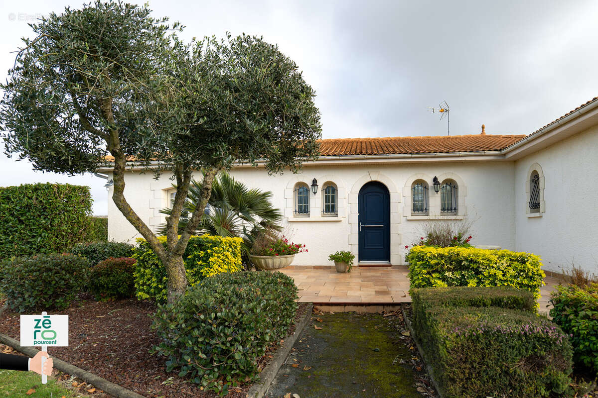 Maison à LES MAGNILS-REIGNIERS