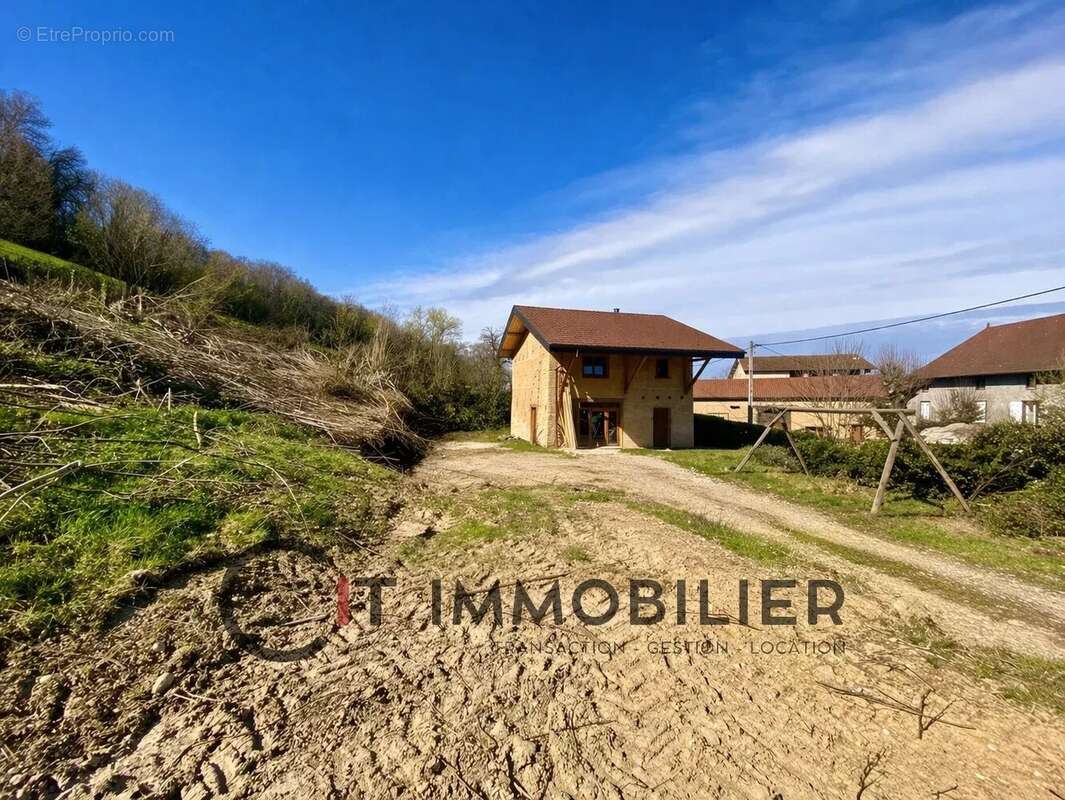 Maison à LES EPARRES