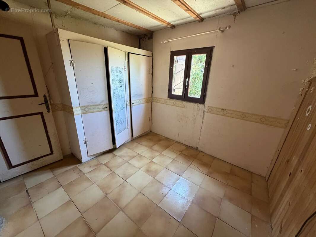 Maison de plain-pied à rénover sans voisinage immédiat - photo 6
