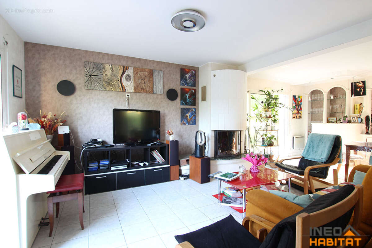 Maison à BOURG-DES-COMPTES