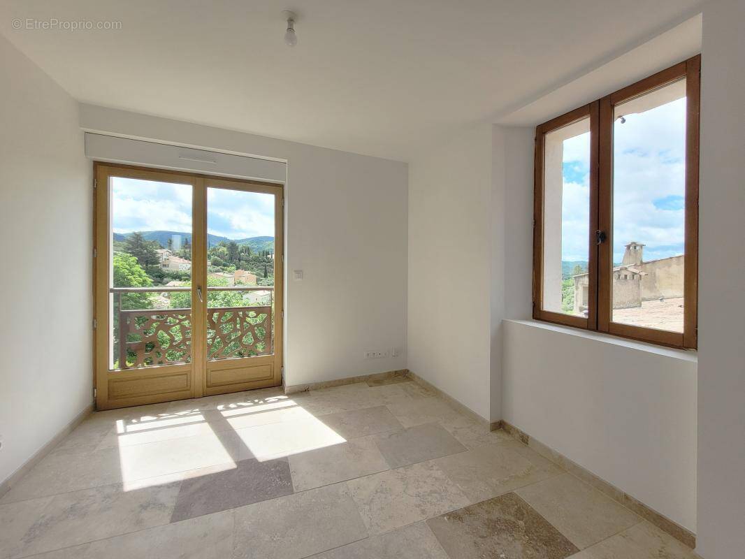 Appartement à GREOUX-LES-BAINS