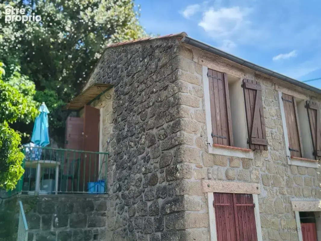 Appartement à BERRE-LES-ALPES
