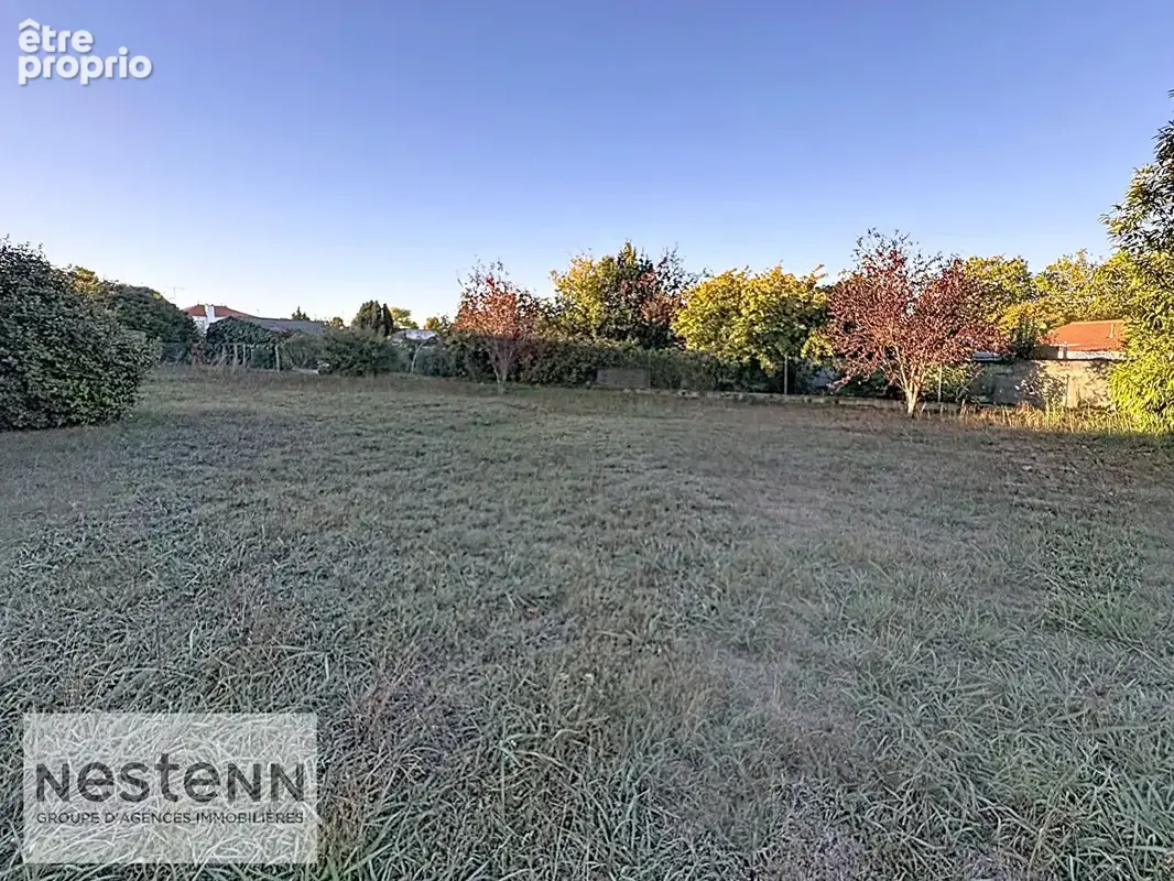 Centre Challans, Terrain constructible avec dépendances - photo 2