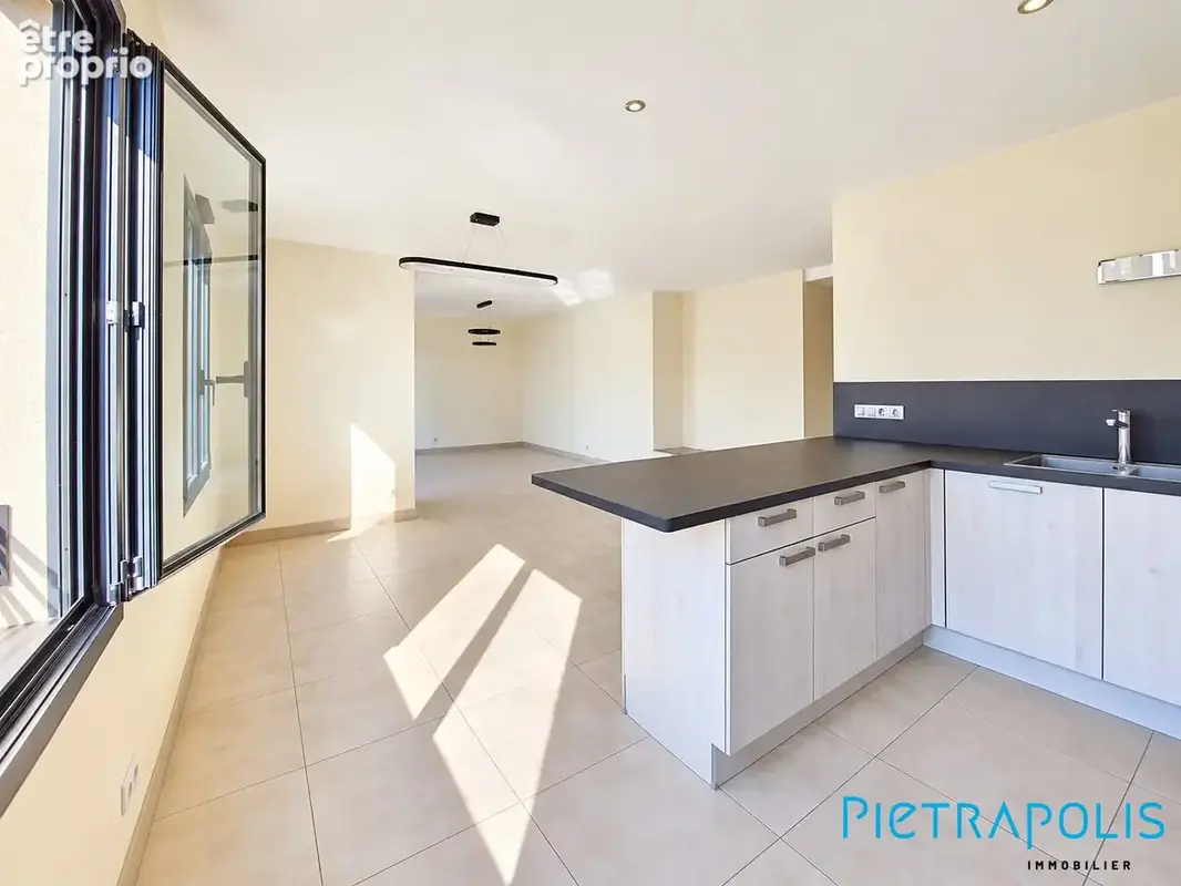 Appartement 4 pièces 110 m² à vendre à Saint-Genis-Pouilly (01630) - photo 5