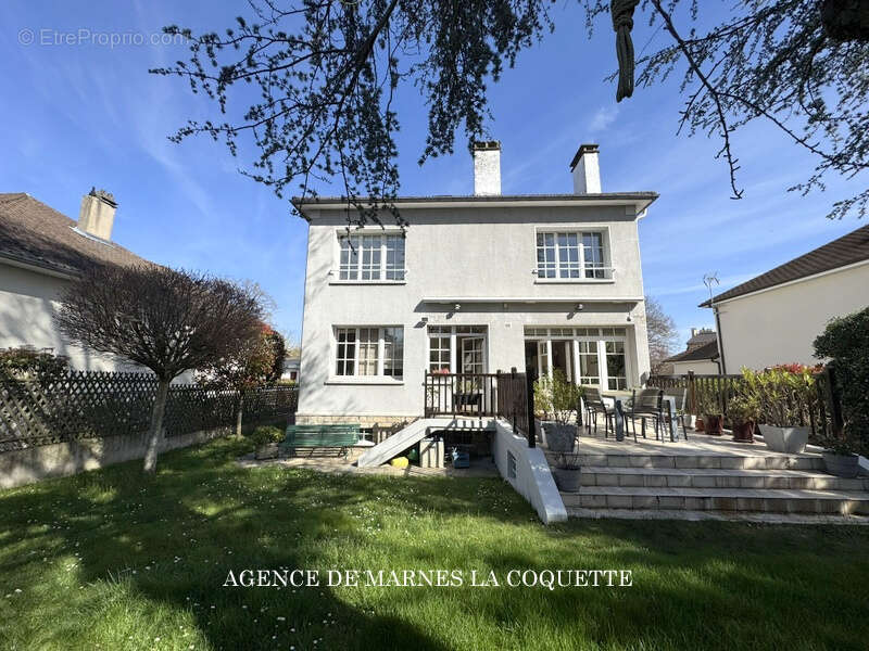 Maison à MARNES-LA-COQUETTE