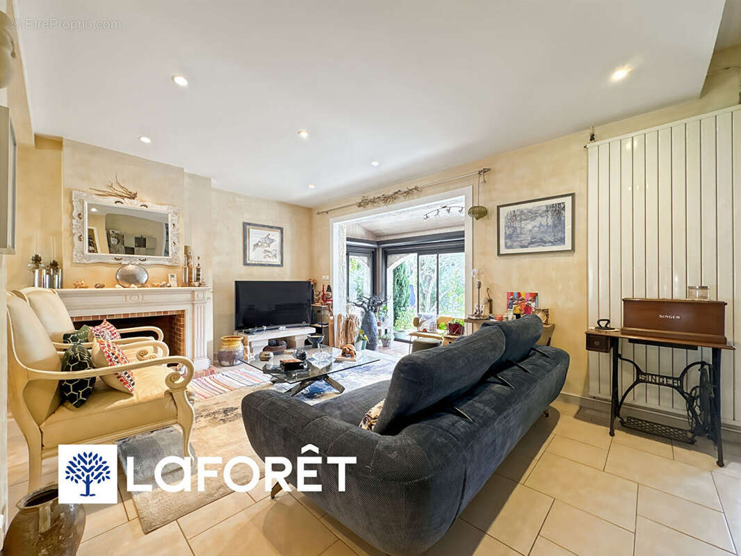 Maison 6 pièces quartier gare avec piscine à vendre à Sainte-Geneviève-des-Bois - photo 2