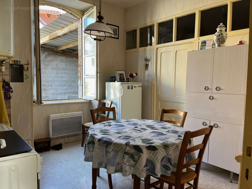 Coussac Bonneval, immeuble de 5 appartements, dépendances et terrain - photo 15
